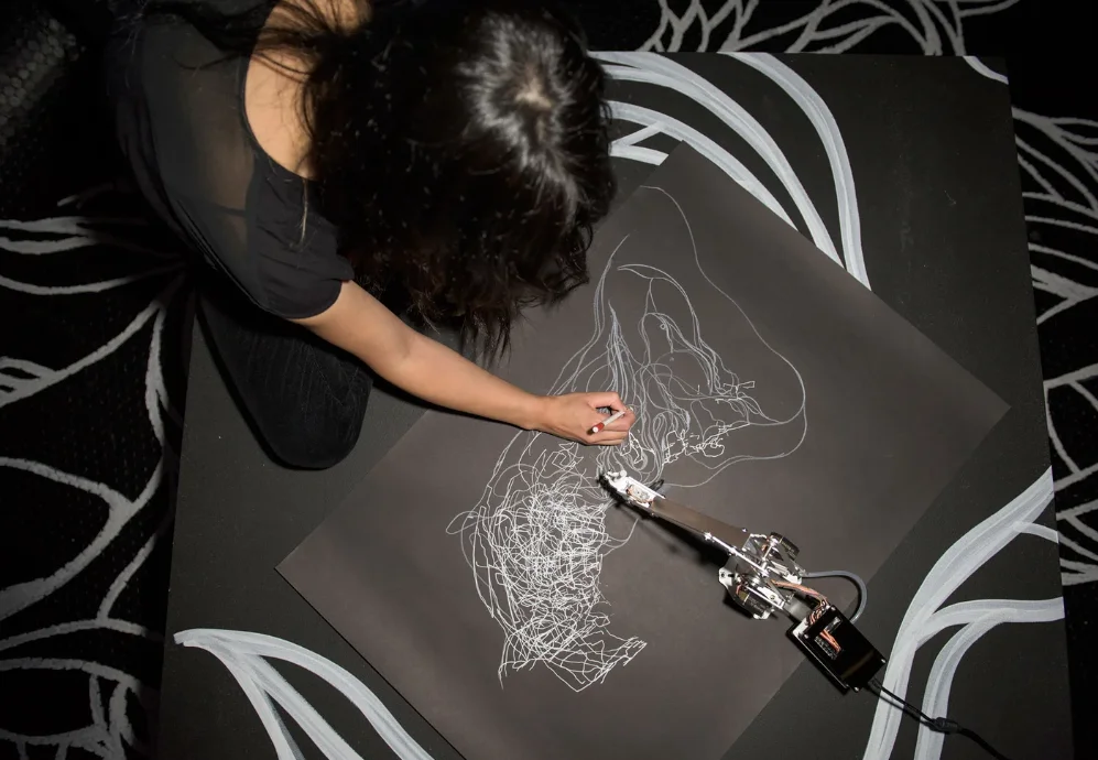 Drawing Operations Unit: Generación 1 (D.O.U.G._1) by Sougwen Chung 2015
