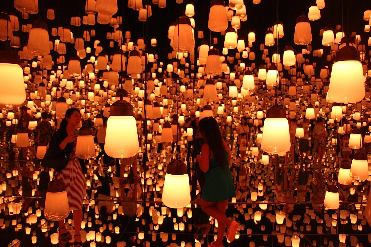 Bosque de Lámparas Resonantes - Un Solo Trazo by teamLab 2016