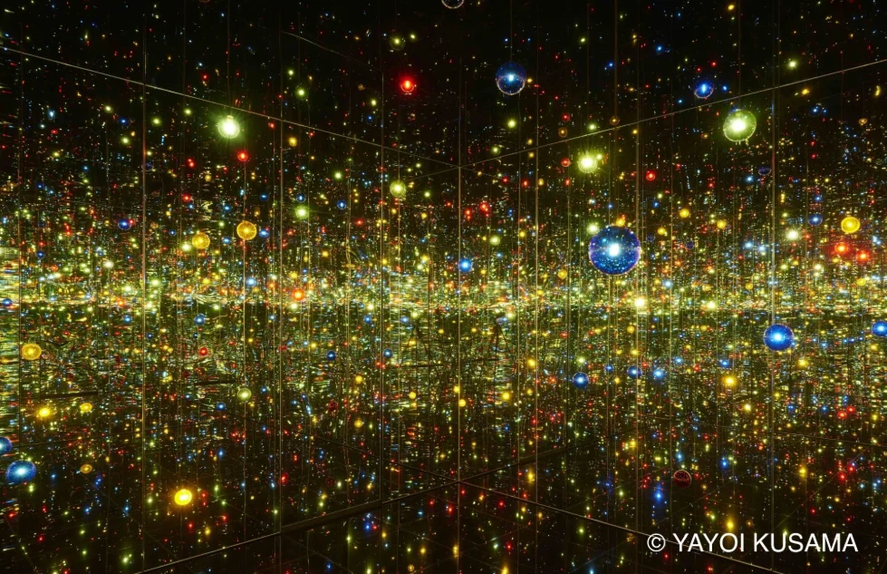 Serie Infinity Mirror Room by Yayoi Kusama 1965